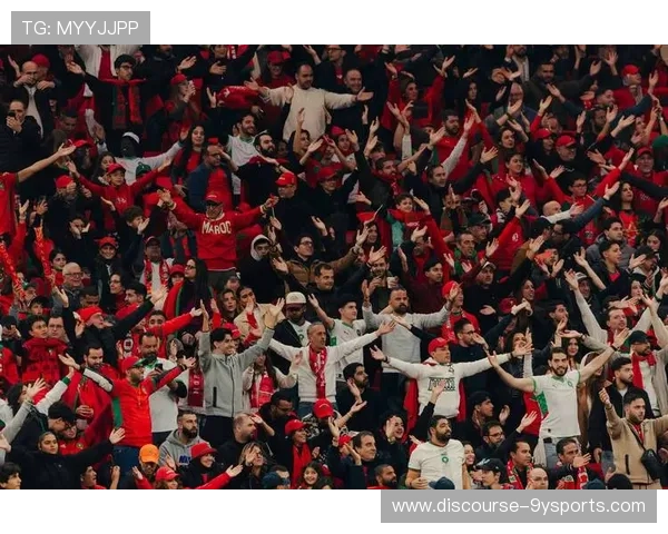 世界杯揭幕战精彩纷呈 比赛中多名球员表现抢眼为赛事增添亮点